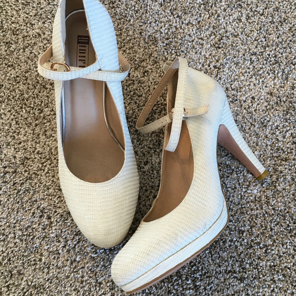 IDIFU Cream Textured Heels